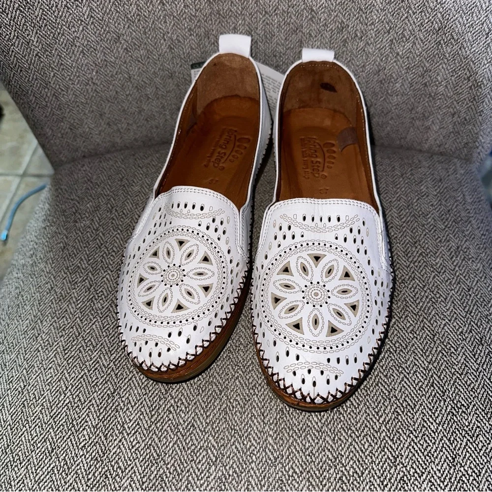 Spring Step Ingrid Soft Leather Slip On Loafer White Women Size 6.5 EU 37 NIB - Picture 1 of 13